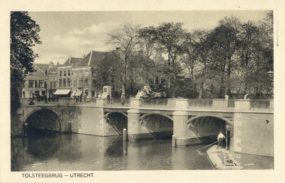 2264 Gezicht op de Tolsteegbrug over de Stadsbuitengracht te Utrecht; links de Bijlhouwerbrug.